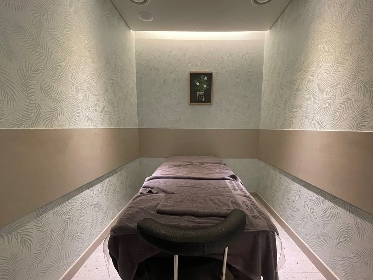 Eunpyeong Hanok Village Day Trip — Hanok Lanes, a Temple Tea House, and a Facial or Head Spa at Gupabal to Finish (Autumn 2026)
